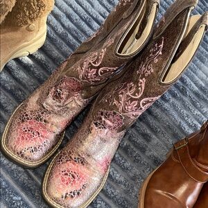 Embroidered Floral Heeled Cowboy Boots
